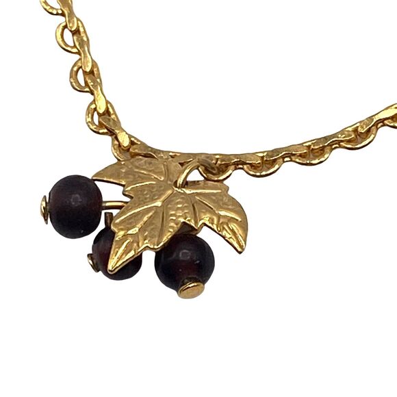 Grape Necklace Womens Very Dark Red Bead Gold Tone Leaves Retro Toggle Chain - Picture 3 of 10